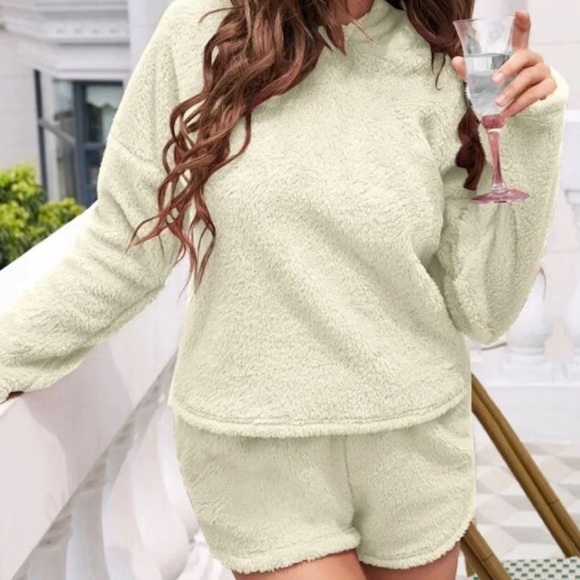 Fuzzy lounge set - Picture 2 of 5